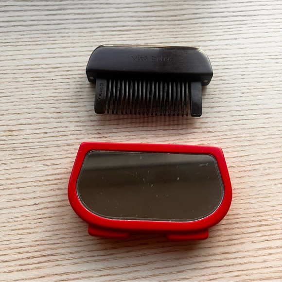 Red and Black Disney Style Portable Hair Brush main image 4